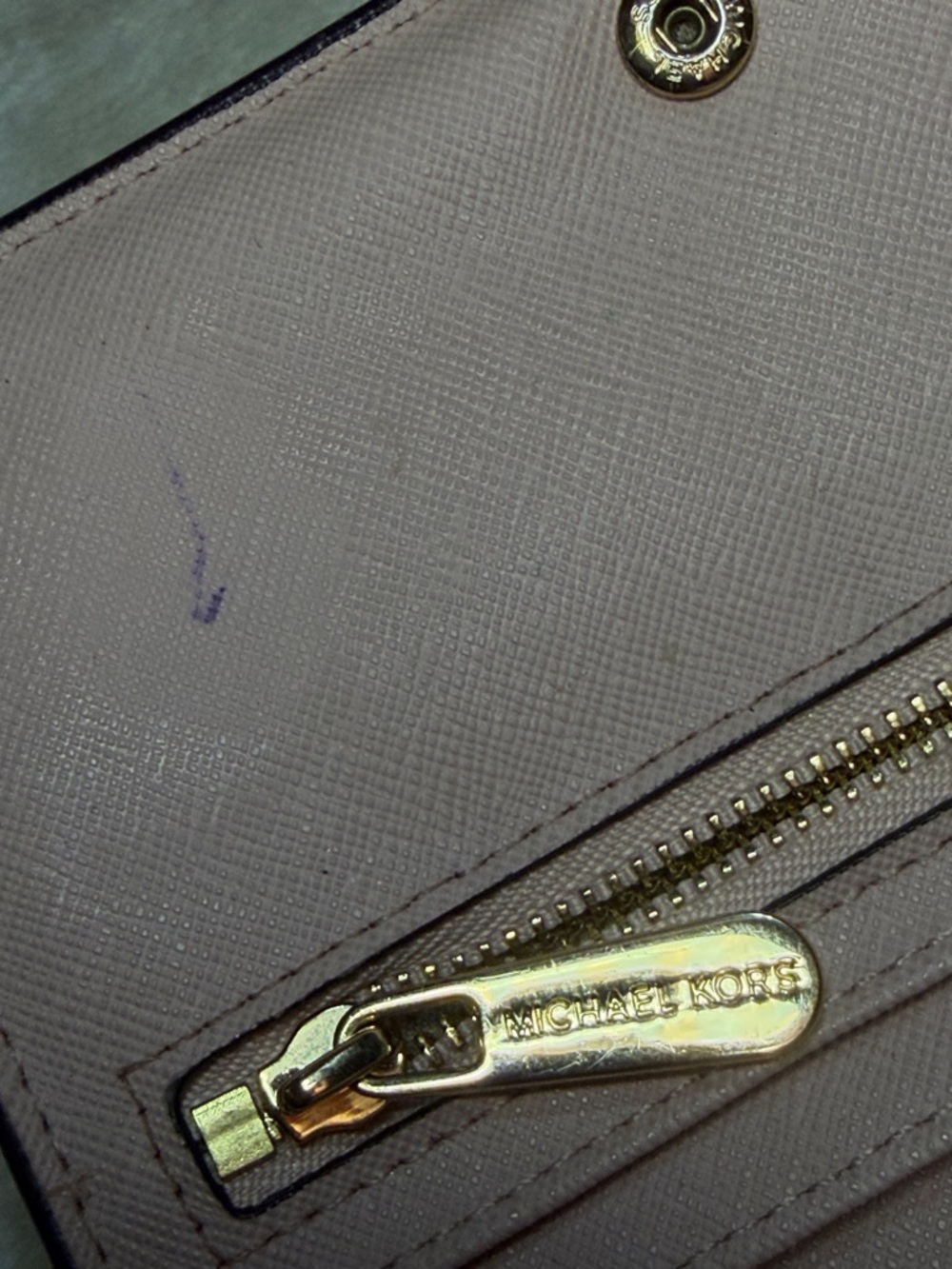 Michael Kors Pink Leather Tote with Matching Wallet - Picture 6 of 15